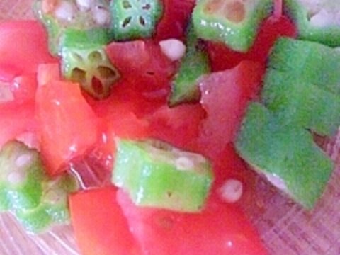 オクラとトマトの健康サラダ